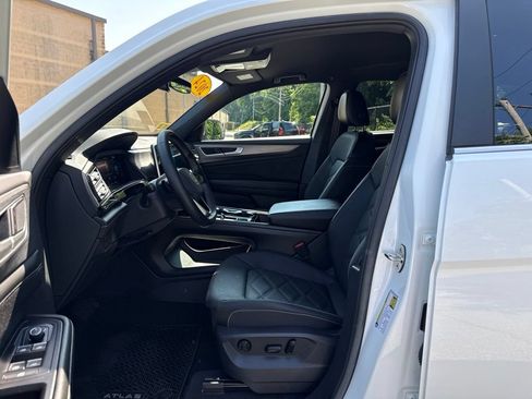 Used 2024 Volkswagen Atlas Cross Sport SE AWD/4WD image 14