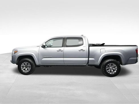 Used 2019 Toyota Tacoma SR5 AWD/4WD image 2