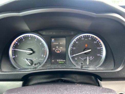 Used 2018 Toyota Highlander Limited Platinum FWD image 18