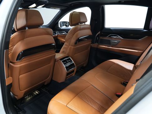 Used 2020 BMW 750i xDrive image 38