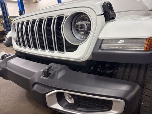 Certified 2025 Jeep Wrangler Unlimited Sahara AWD/4WD image 4