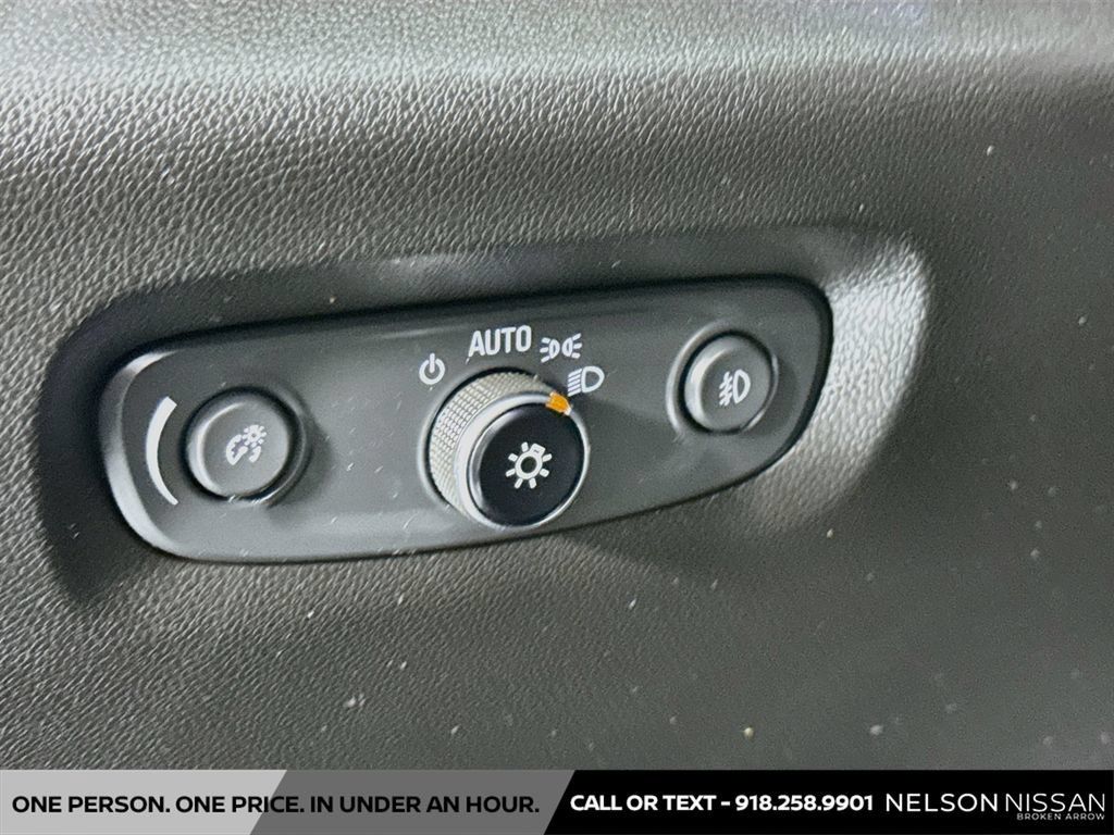 Used 2021 Chevrolet Traverse LT FWD image 10