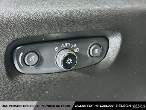 Used 2021 Chevrolet Traverse LT FWD image 10