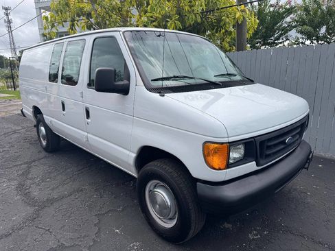 Used 2006 Ford E-250 and Econoline 250 Extended image 1