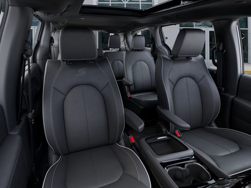 New 2026 Chrysler Pacifica Limited w/ S Appearance Package FWD image 16