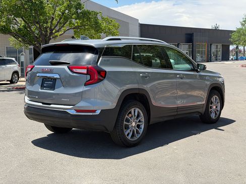 Used 2024 GMC Terrain SLT AWD/4WD image 5