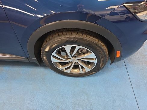 Certified 2022 Buick Envision Essence w/ Technology Package I FWD image 2