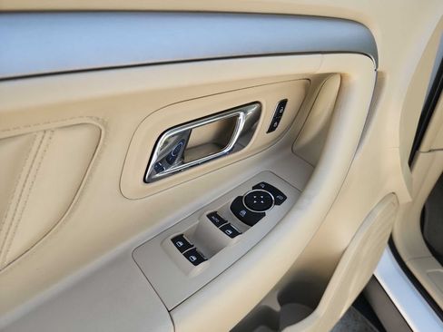 Used 2015 Ford Taurus SEL FWD image 15