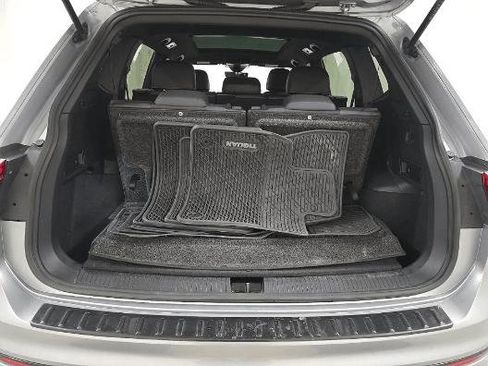 Used 2023 Volkswagen Tiguan SE R-Line image 5