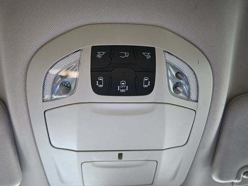 Used 2024 Chrysler Pacifica Touring-L FWD image 34