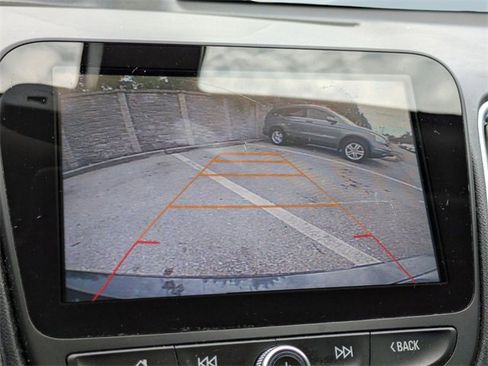 Used 2017 Chevrolet Malibu LT image 25