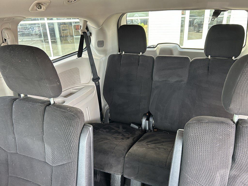 Used 2013 Dodge Grand Caravan SXT w/ Rear Park Assist Pkg FWD image 16