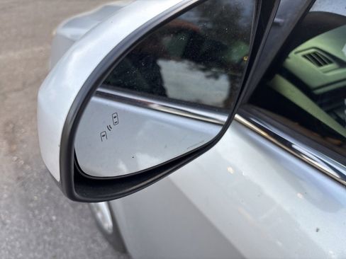 Used 2012 Toyota Camry XLE w/ Leather Pkg image 27