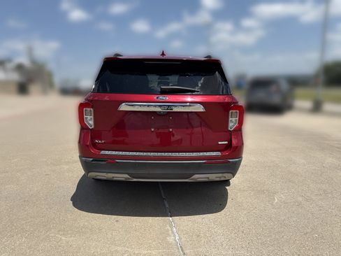 Used 2020 Ford Explorer XLT w/ Equipment Group 202A RWD image 5
