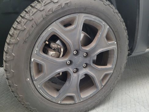 Used 2015 Jeep Renegade Limited image 31