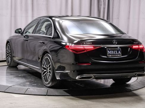 Used 2025 Mercedes-Benz S 580 4MATIC Sedan image 2