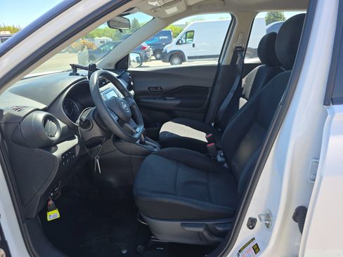 Used 2023 Nissan Kicks S FWD image 7