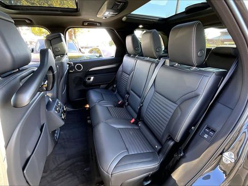 New 2026 Land Rover Discovery Limited Edition image 12