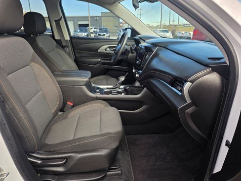 Used 2021 Chevrolet Traverse LS image 18