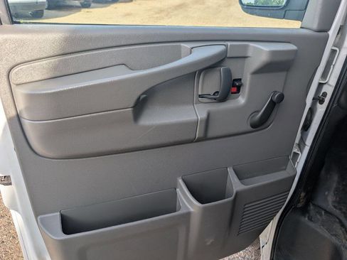 Used 2015 Chevrolet Express 3500 image 9