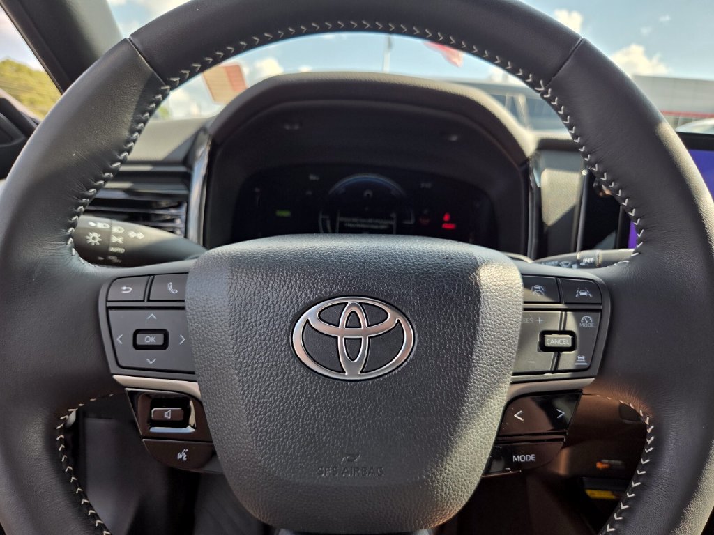 Used 2025 Toyota Camry SE w/ Multimedia Upgrade Package FWD image 23