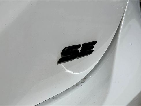 Used 2018 Toyota Camry SE image 10