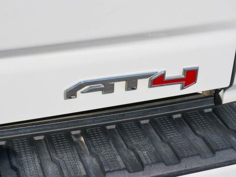 Used 2022 GMC Sierra 2500 AT4 w/ AT4 Preferred Package image 9