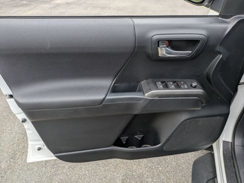 Used 2017 Toyota Tacoma 4x4 Double Cab image 6