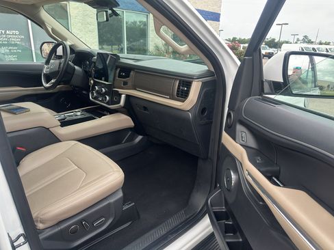 Used 2024 Ford Expedition Max Limited AWD/4WD image 10