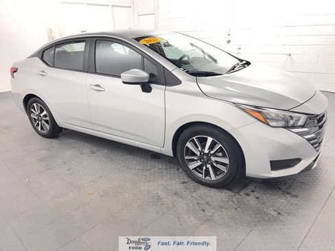 Used 2025 Nissan Versa SV FWD image 3
