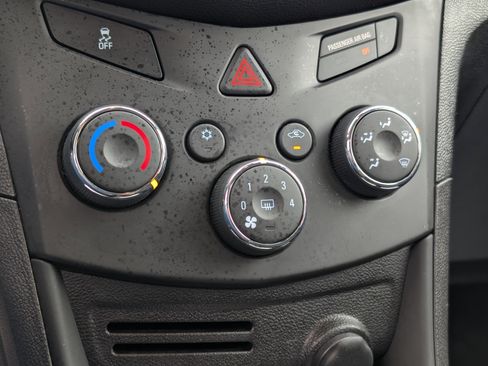 Used 2016 Chevrolet Trax LS image 18