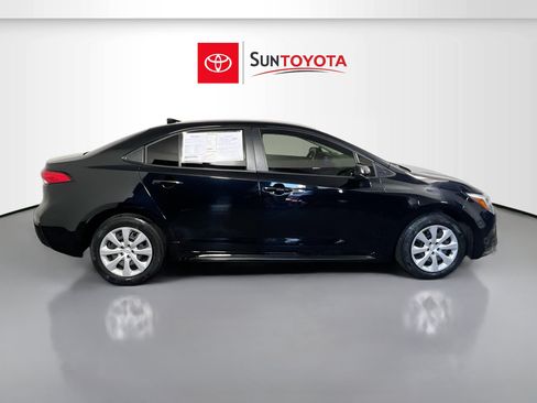 Used 2025 Toyota Corolla LE FWD image 2
