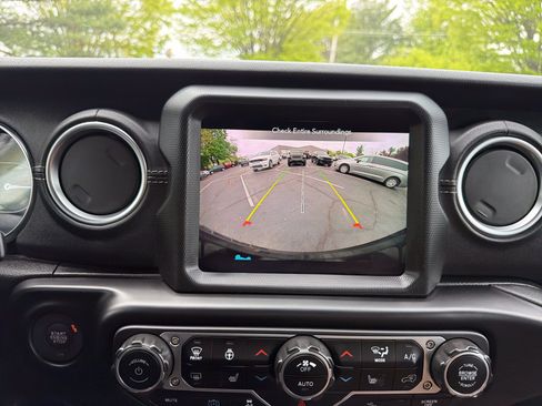 Used 2023 Jeep Wrangler Unlimited Sahara w/ Cold Weather Group AWD/4WD image 27