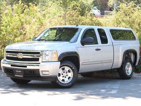 Used 2010 Chevrolet Silverado 1500 LT w/ Power Pack Plus RWD image 4