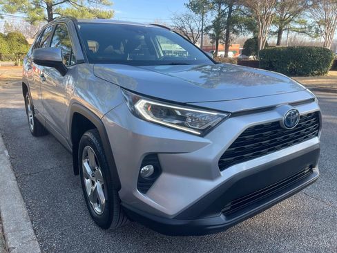 Used 2021 Toyota RAV4 XLE Premium image 7