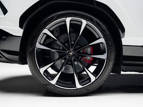 Used 2022 Lamborghini Urus image 37