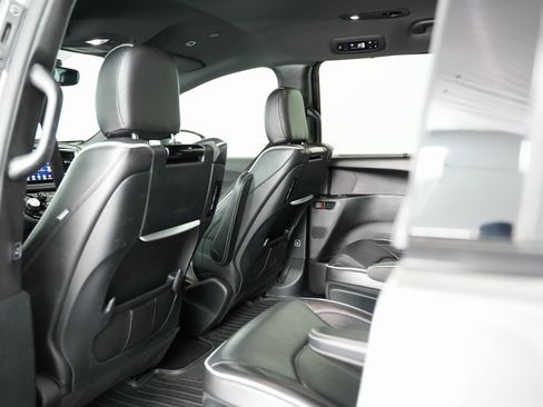 Used 2019 Chrysler Pacifica Limited w/ Advanced Safetytec Group image 37