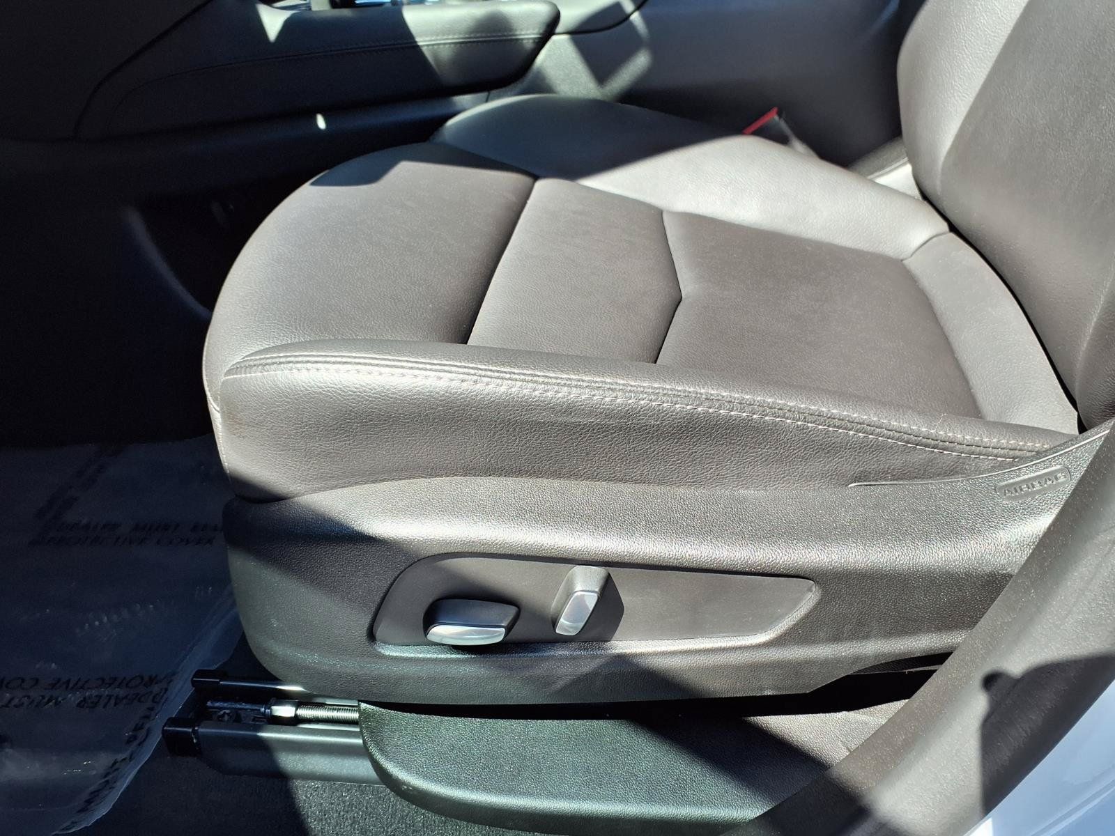 Used 2025 Cadillac XT5 Luxury FWD image 26