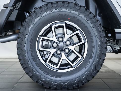 New 2025 Jeep Wrangler Unlimited Rubicon w/ Steel Bumper Group image 17