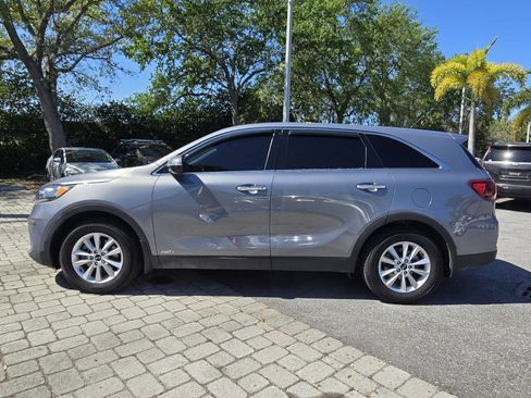 Used 2020 Kia Sorento LX image 4