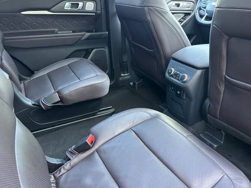 Used 2025 Ford Explorer Platinum w/ LUX Leather Package AWD/4WD image 33