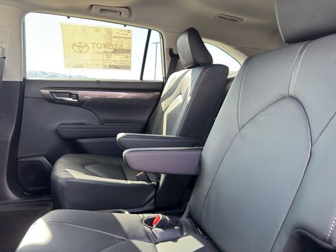 New 2026 Toyota Highlander Limited image 10