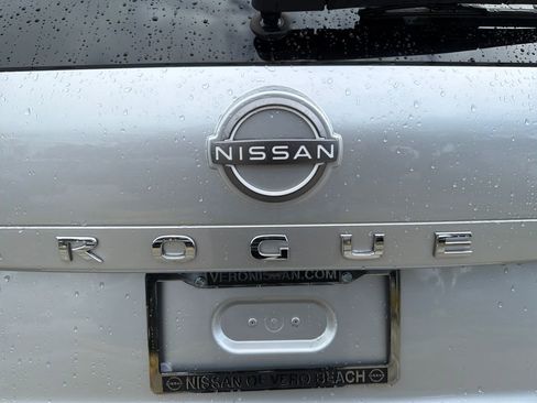 Used 2023 Nissan Rogue SV image 10