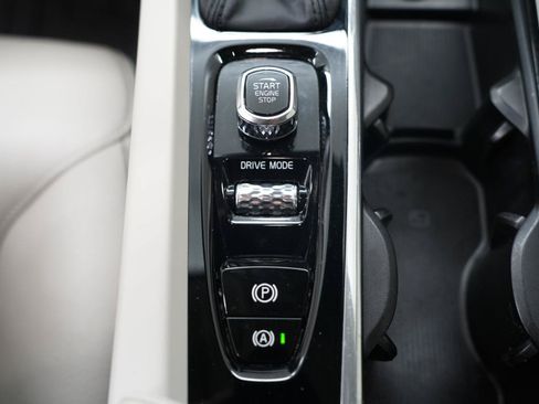 Used 2018 Volvo XC60 T6 Momentum w/ Convenience Package AWD/4WD image 20