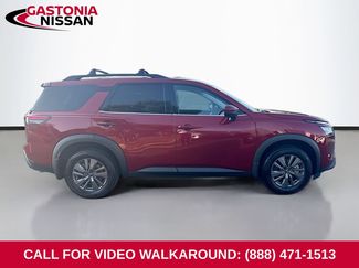 Used 2024 Nissan Pathfinder SV FWD video 1