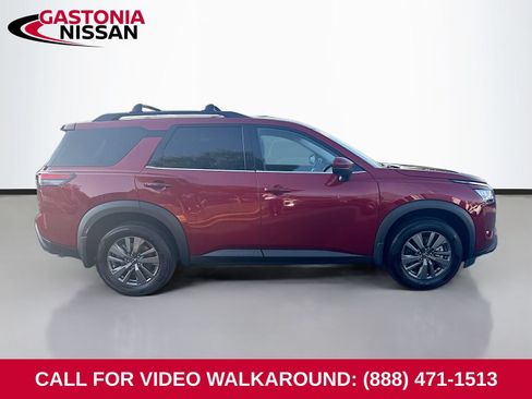 Used 2024 Nissan Pathfinder SV FWD image 1