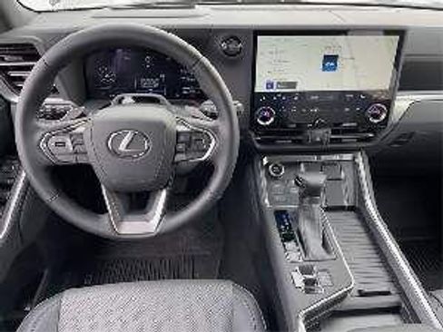 Used 2024 Lexus GX 550 w/ Cold Area Package AWD/4WD image 6