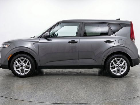 Used 2025 Kia Soul LX w/ LX Technology Package FWD image 5