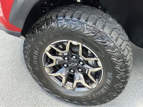Used 2024 Chevrolet Colorado ZR2 w/ ZR2 Convenience Package III AWD/4WD image 9