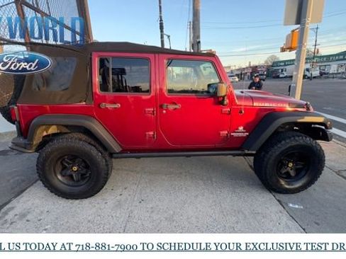 Used 2012 Jeep Wrangler Unlimited Rubicon w/ Connectivity Group image 6